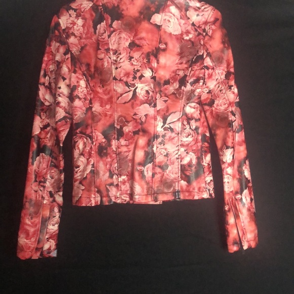 2B Bebe Vegan leather motorcycle jacket with floral print in excellent condition - Picture 5 of 6